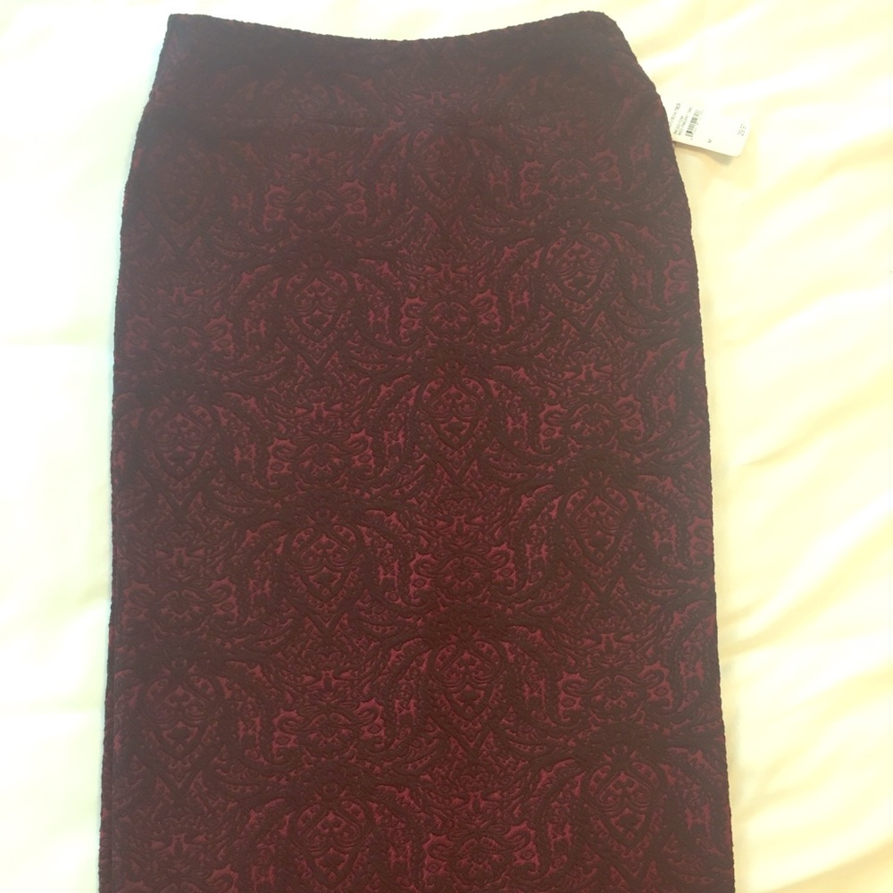 Jacquard red and black skirt